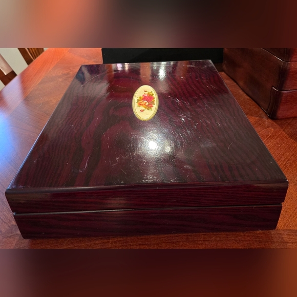 Lacquered Flatware Cutlery Box Roses Decal - Picture 3 of 4